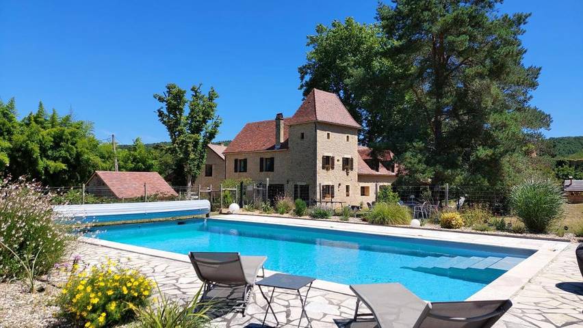 Alojamiento y desayuno para 7 personas, con terraza y piscina para niños además de piscina y jardín - 1