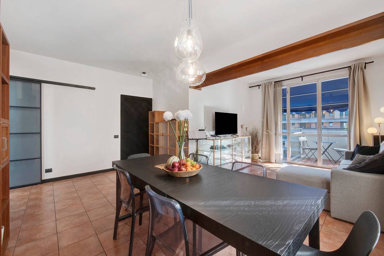 Apartamento entero, Apartamento 'Design Home' con balcón y Wi-Fi in Lecco, Alpes de Bérgamo Occidental