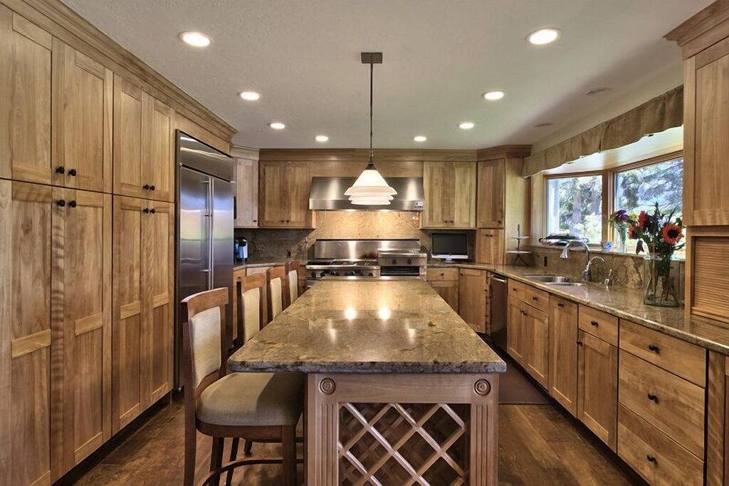 Vacation Home for 12 Guests in South Lake Tahoe, El Dorado County