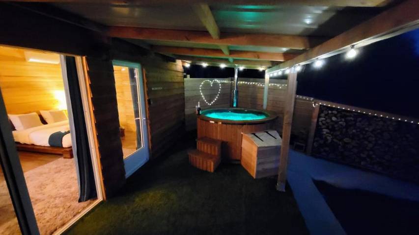 Location de vacances pour 2 personnes, avec vue ainsi que jardin et terrasse à Durfort-Lacapelette - 2