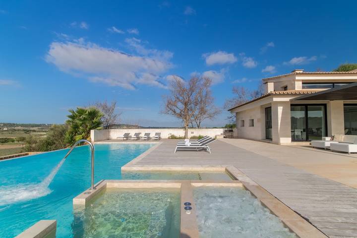 Villa für 8 Personen, mit Whirlpool und Terrasse sowie Garten und Pool in Muro