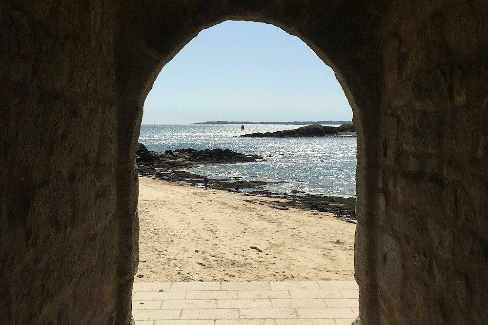 Apartamento entero, Quiet, bright apartment on the Brittany seafront, 1 minute's walk from the beach. in Port-Louis, Côte des Mégalithes