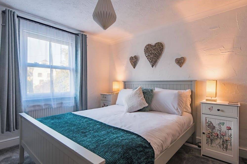 Cosy cottage in Temple Ewell, walk to the local pub and Kearsney Abbey in Temple Ewell, Kent