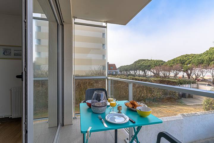 Entire apartment, Holiday Apartment "Appartement vue mer Arcachon" with Sea View, Balcony & Wi-Fi in Arcachon, Arcachon region