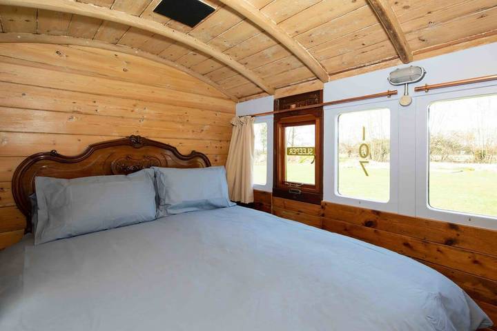 Unique & Comfy Remodelled Railway Carriage in Earnley, West Sussex