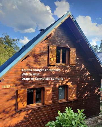 Maison de campagne pour 8 personnes, avec vue et jardin à Saint-Anthème