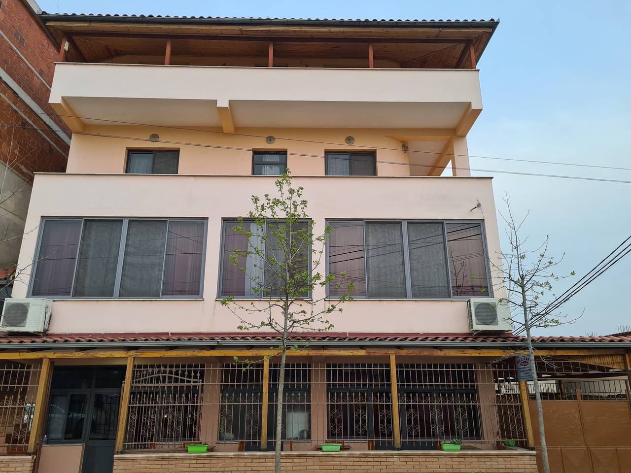 Ferienhaus für 8 Personen mit Seeblick in Albanien