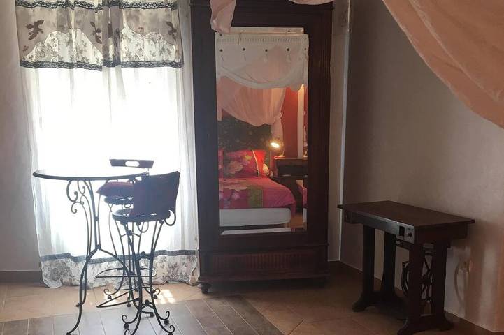 Location de vacances pour 2 personnes, avec piscine et jardin à Saint-Jean-du-Pin - 3