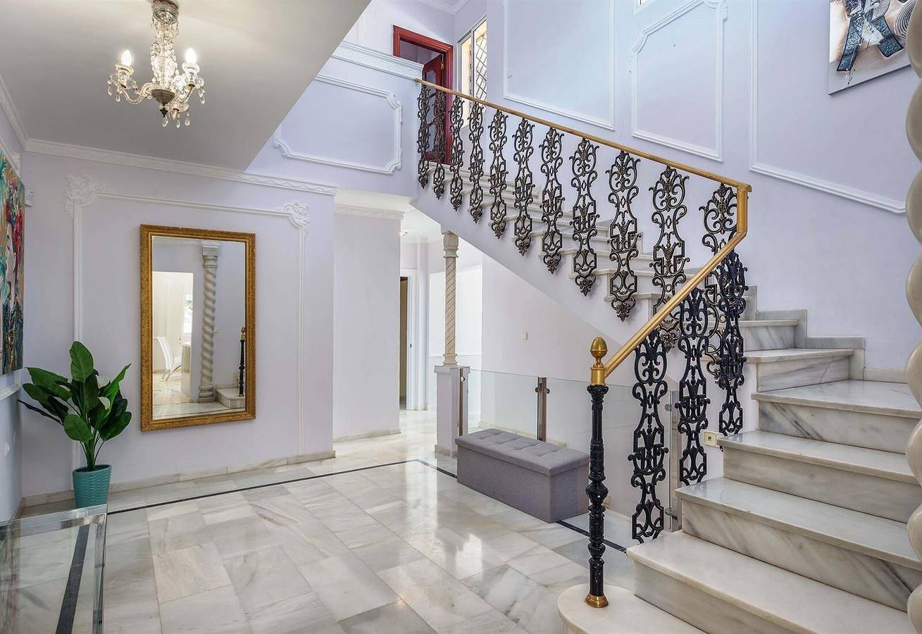 Villa 'Domus Vesta' with Mountain View, Wi-Fi and Air Conditioning in Hacienda Las Chapas, Marbella