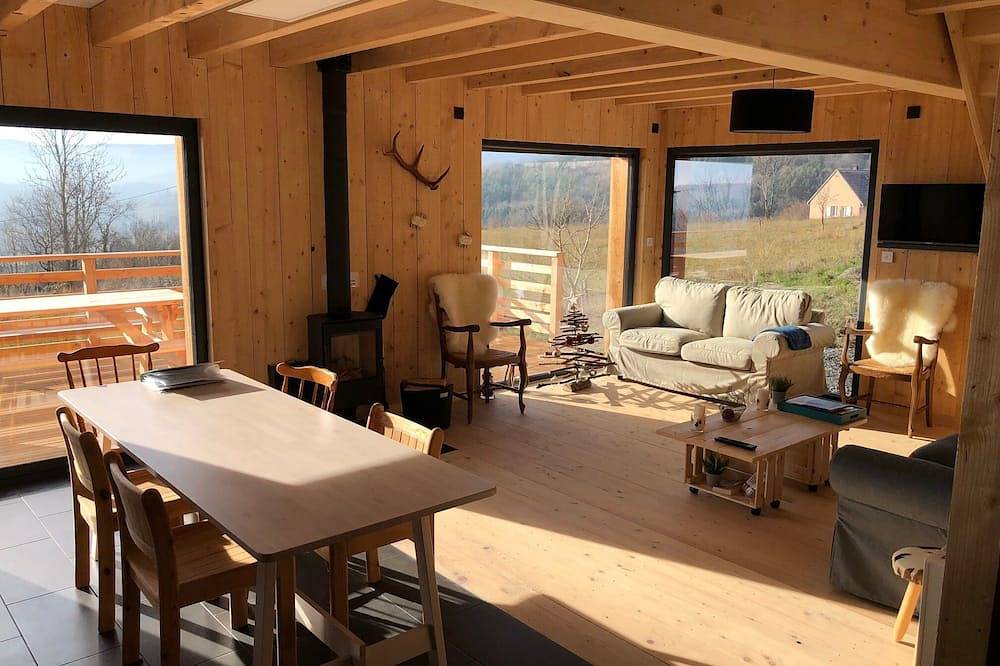 Chalet neuf , avec vue sur le château de Murol et massif du Sancy in Saint-Nectaire, Parc naturel régional des Volcans d'Auvergne