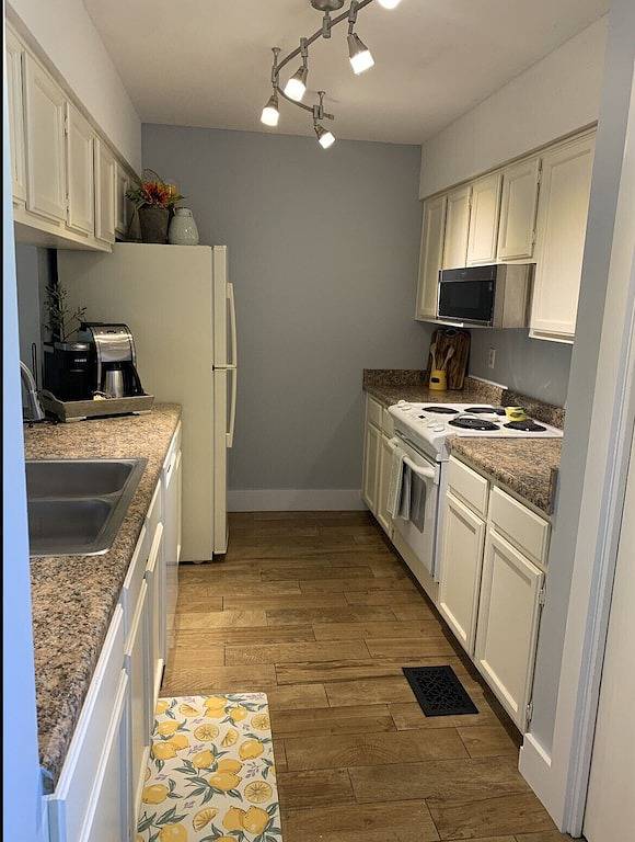 Vacation rental for 9 people, with yard and pool as well as balcony in Seagrove Beach