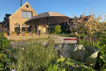 Gîte pour 10 personnes, avec jardin dans Sainte-Gauburge-Sainte-Colombe