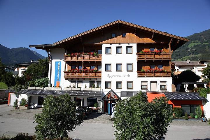 Ferienwohnung für 9 Personen, mit Balkon und Terrasse sowie Garten und Sauna in Fügen