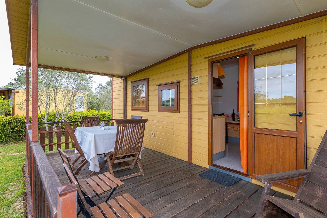 Bungalow 'Stella 1' con piscina condivisa, terrazza privata e aria condizionata in Bibbona, Costa degli Etruschi