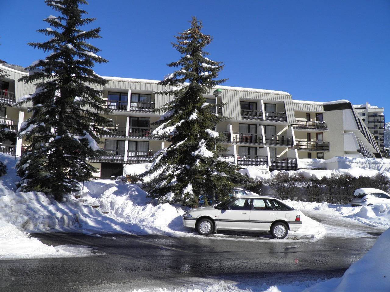 Entire apartment, Studio for 4 in Serre-Chevalier with balcony, parking, pets allowed in Saint-Chaffrey, Serre Chevalier