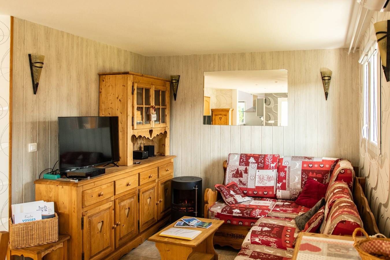 Chalet avec spa, face forêt, 4 personnes in Thiéfosse, Parc naturel régional des Ballons des Vosges