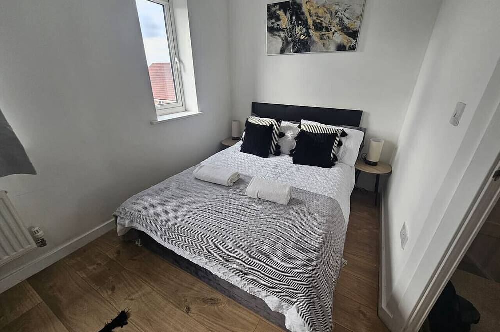 Homington House Long Stays Discount Free Parking in Swindon, North Wessex Downs