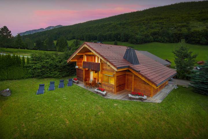 Chalet pour 10 personnes, avec Balcon ainsi que Terrasse et Jardin à Saint-Jean-de-Sixt - 2