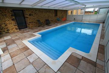 Gîte pour 8 personnes, avec piscine et jardin à Iffendic