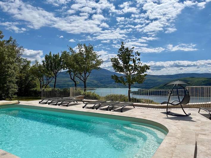 Chambre d’hôte pour 2 personnes, avec Terrasse et Jardin ainsi que Bassin pour enfant et Piscine dans les Gorges du Verdon