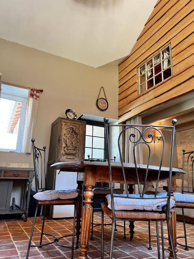 Location de vacances pour 4 personnes, avec piscine et jacuzzi ainsi que jardin et sauna à Sainte-Gemme-la-Plaine