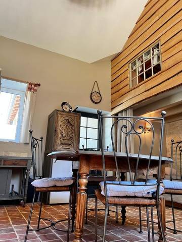 Gîte pour 4 personnes, avec jacuzzi et jardin ainsi que piscine et sauna à Sainte-Gemme-la-Plaine