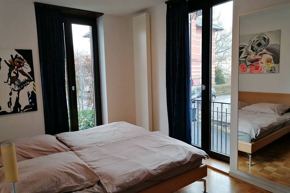 Ganze Wohnung, Exklusive Ferienwohnung in Architekten Villa - nähe Theater in Meiningen, Werratal
