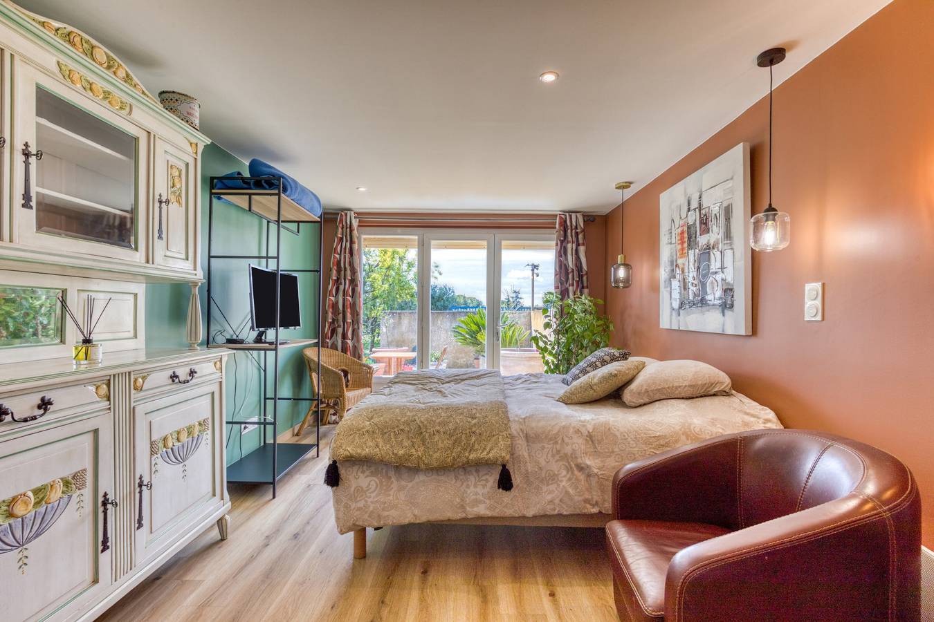 Chambre d'hôtes 'Aux Amelierets' avec piscine partagée, terrasse partagée et Wi-Fi in Saint-Just, Côte d'Améthyste