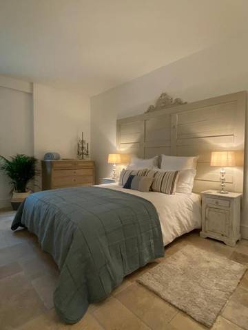 Gîte pour 5 personnes, avec terrasse ainsi que piscine et jardin, animaux acceptés à Sainte-Foy-la-Grande