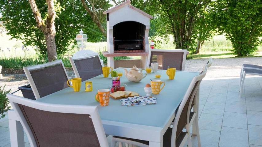 Location de vacances pour 7 personnes, avec jardin et terrasse à Cendrieux - 2