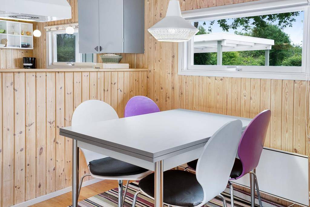 Hyggeligt og ugenert beliggende sommerhus på adressen Brombærvangen 14, Jegum Ferieland, med indhegnet naturgrund. in Jegum, Varde Region