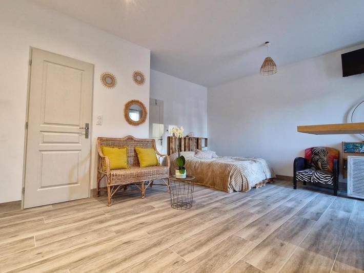 Location de vacances pour 2 personnes, avec Terrasse à Saint-Étienne-du-Grès