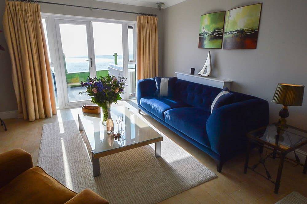 Penthhouse - Super King Suite - Seaview - Ensuite in Barton on Sea, Hampshire