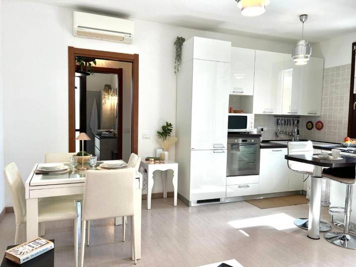 Casa vacanza per 3 persone, con balcone a Elmas