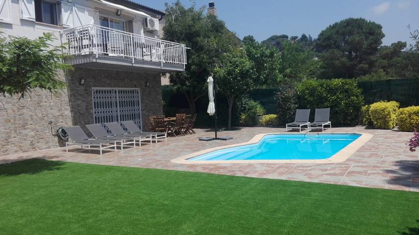 Casa rural para 8 personas, con terraza en Vidreras