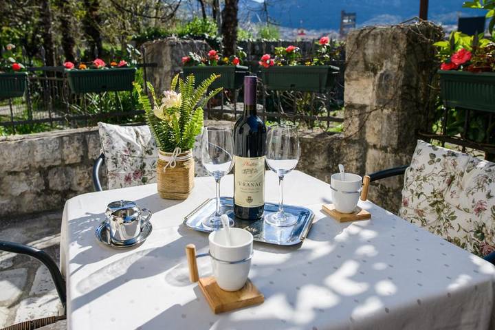 Gîte pour 4 personnes, avec jardin à Kotor - 2