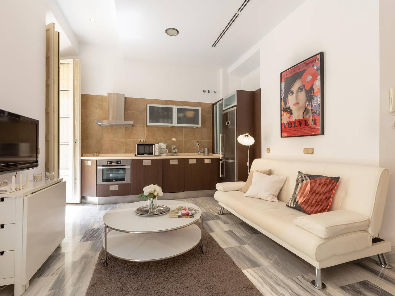 Entire holiday apartment, Apartment overlooking Plaza de la Merced in the building where Picasso was born in Málaga Central District, Malaga