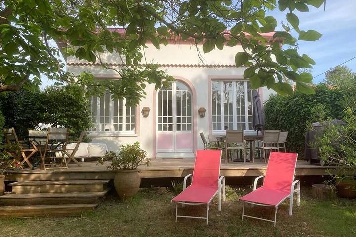 Location de vacances pour 10 personnes, avec balcon et jardin dans Plage de Bélisaire