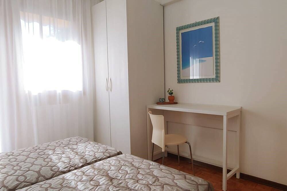 House with garden, 3 bedrooms, 2 bathrooms, 7 minutes walk to the sea. in Lido di Jesolo, Jesolo-stadt