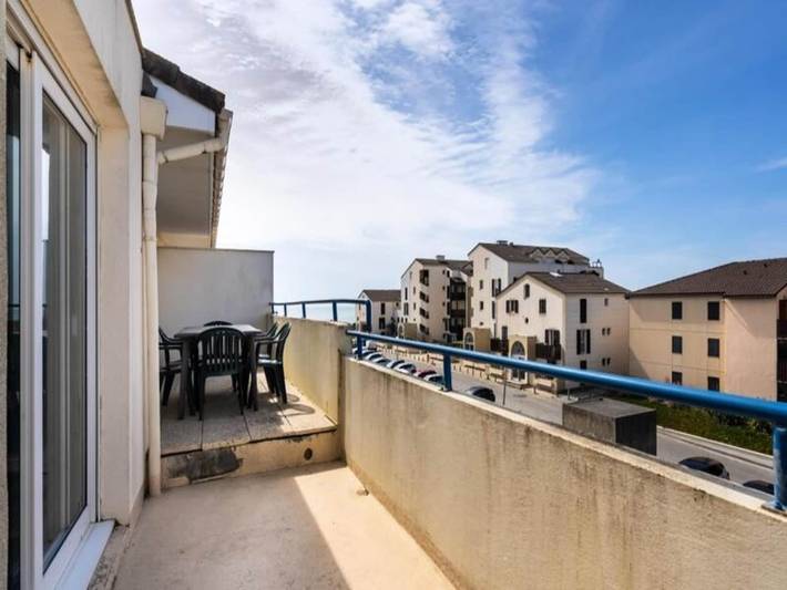 Appartement de vacances pour 6 personnes, avec balcon ainsi que bassin pour enfant et piscine, adapté aux familles
