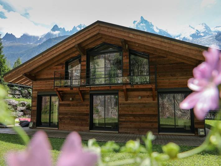 Chalet pour 8 personnes, avec terrasse ainsi que jardin et jacuzzi à Chamonix-Mont-Blanc
