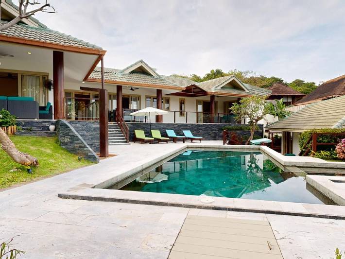 Bungalow para 10 personas, con terraza además de piscina y jardín en Koh Samui