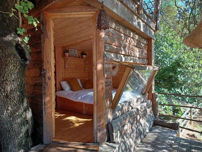 Gîte pour 2 personnes, avec piscine et jardin ainsi que terrasse et vue