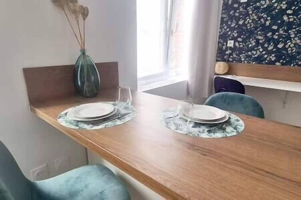 Appartement entier, Studio entièrement rénové. in Cambrai, Département Nord