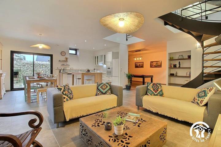 Gîte pour 8 personnes, avec terrasse et jardin