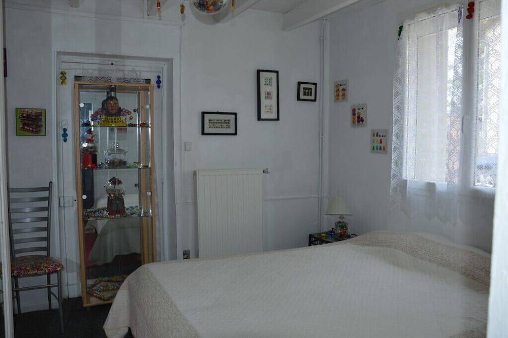 Gite 8-15 Pers Book your weekend & holiday in the sun in the White Quercy in Bioule, Tarn-et-Garonne