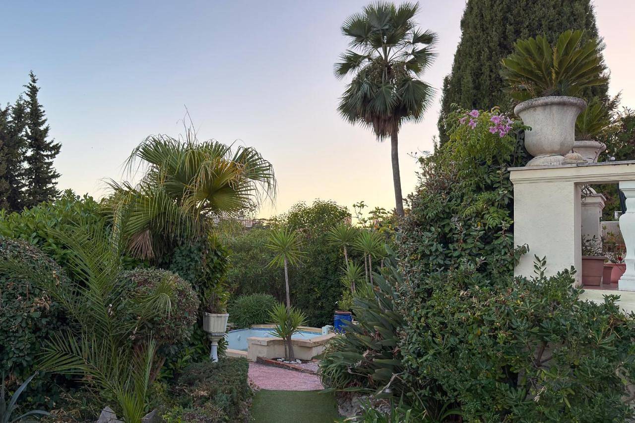 Studio indépendant en villa Calme, Jardins et Piscine à 5 min de la Mer in Nice, Côte méditerranéenne (France)