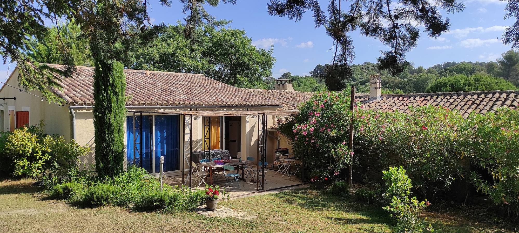 Cottage 'Romarin' met Uitzicht op de Bergen, Wi-Fi en Airconditioning in Entrechaux, Parc naturel régional du Mont-Ventoux