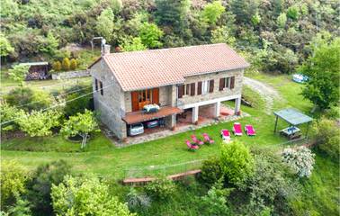 Vacation Rental for 9 Guests in Cortona, Arezzo Province, Picture 2