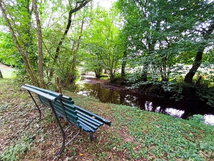 Location de vacances pour 5 personnes, avec balcon ainsi que vue et jardin dans Saint-Bonnet-Avalouze